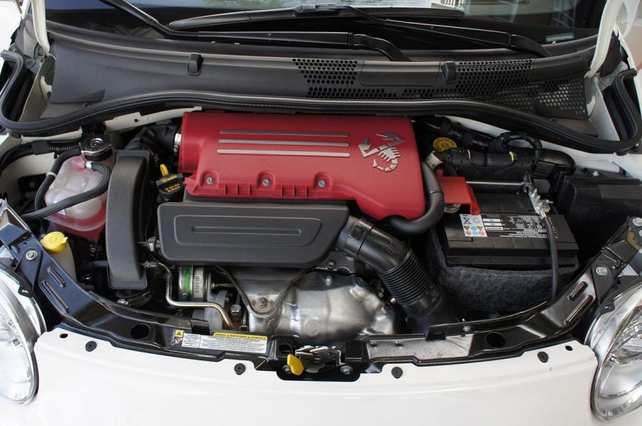  Fiat 500 Abarth 2012 года  (фото 33 из 121)
